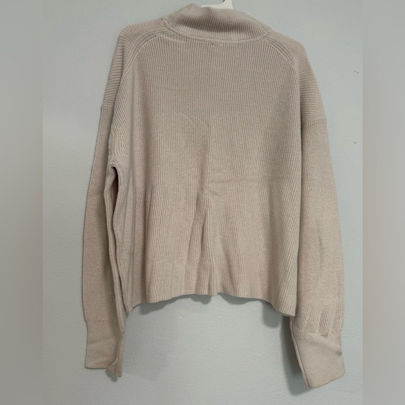 Lululemon Merino Wool Blend Ribbed turtleneck sweater size 8 white opal - Picture 3 of 4